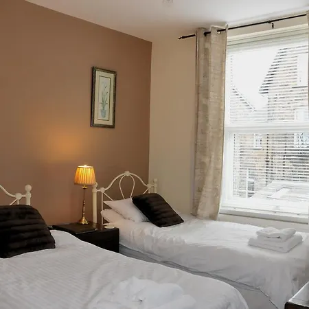 Dragon House Guest 4*
