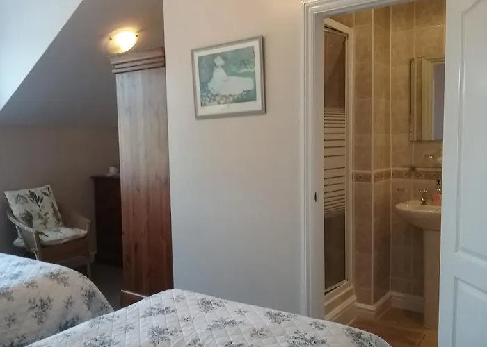 Dragon House Guest 4*